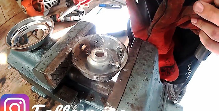 Cómo reemplazar el hilo de pescar en una recortadora con cable de acero