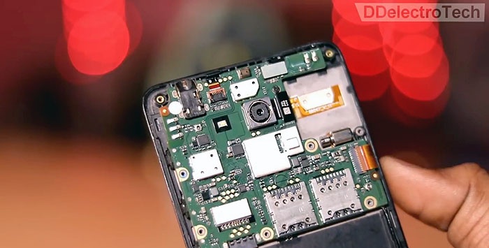 Dispozitiv de vedere pe timp de noapte DIY de pe un telefon mobil