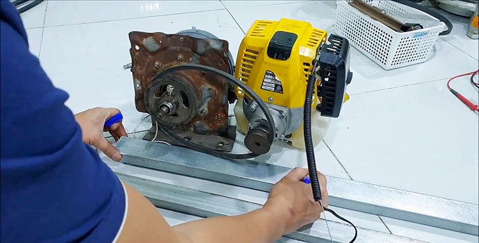 Hoe maak je een 220 V-generator van een trimmermotor