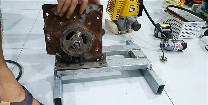 Comment fabriquer un générateur 220 V à partir d'un moteur de tondeuse