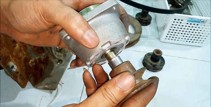 Πώς να φτιάξετε μια γεννήτρια 220 V από μηχανή κοπής