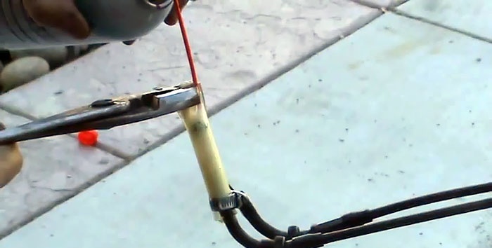 Een manier om de kabel te smeren zonder deze te verwijderen