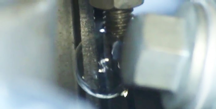 Una forma de lubricar el cable sin quitarlo