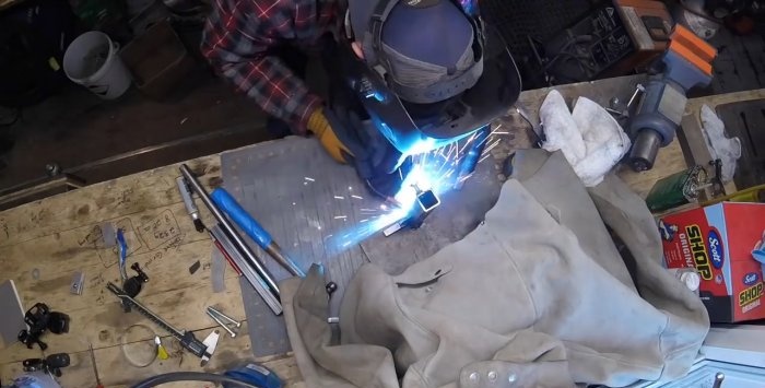 Πώς να φτιάξετε ένα σύνθετο ξύστρα για απλό ακόνισμα μαχαιριών