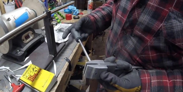 Come realizzare un affilatore complesso per una semplice affilatura dei coltelli