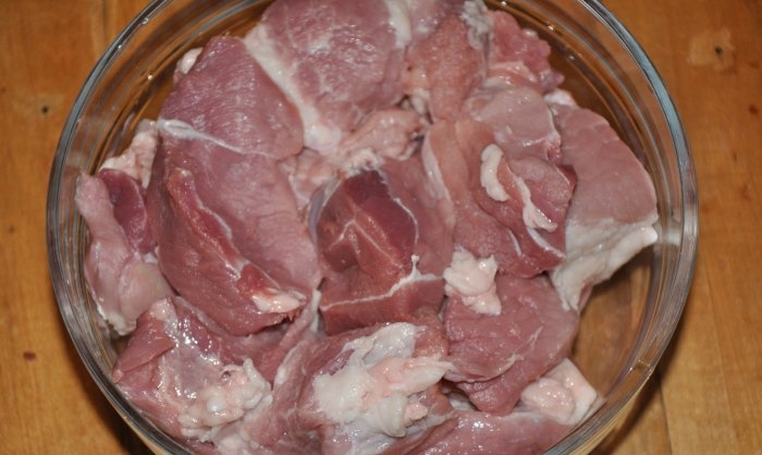 كباب لحم الخنزير في صلصة الصويا