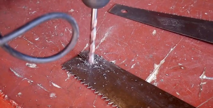 Metal cutter na gawa sa mga lumang kahoy na hacksaw