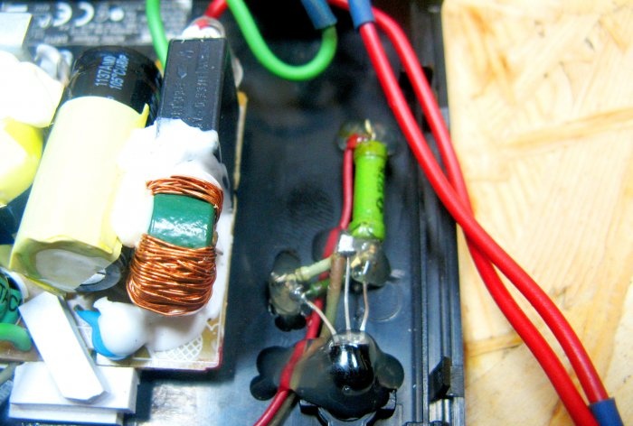 Compact, regulated power supply