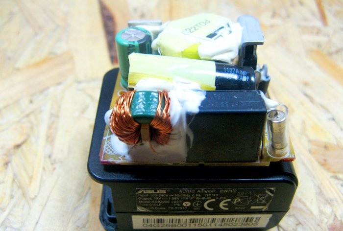 Compact, regulated power supply