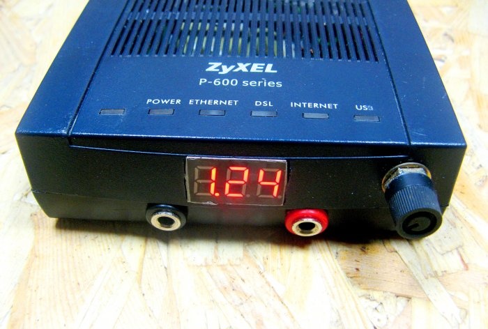 Compact, regulated power supply