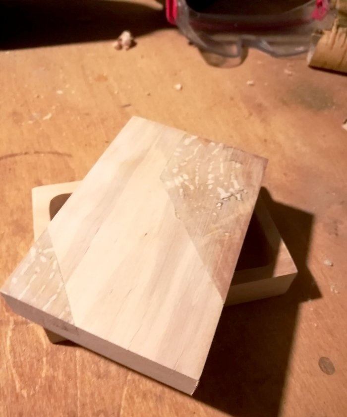 Cómo hacer una caja inusual con aliso y nudo
