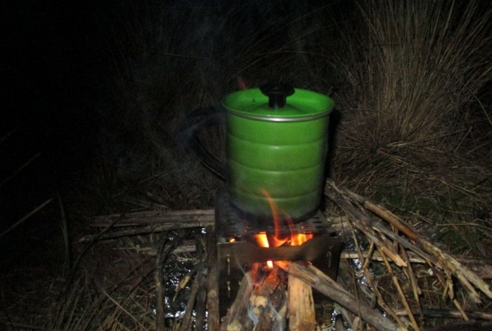 Cómo hacer una estufa de bolsillo plegable para cocinar en camping