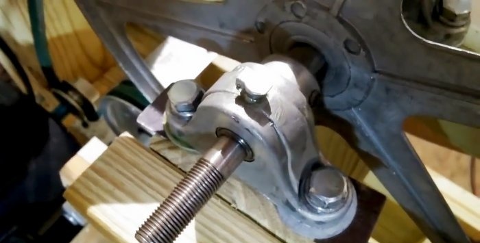 Accionament mecànic per a martell