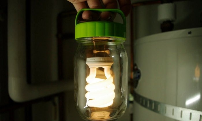 DIY flashlight in a jar