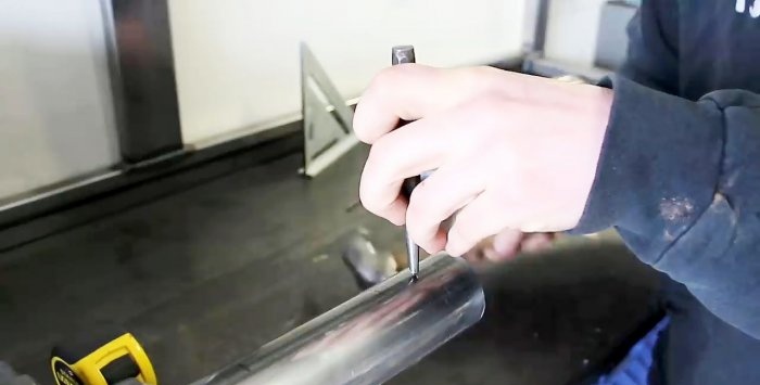 How to easily make a precise cut in a pipe