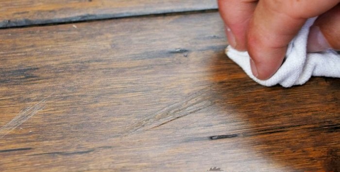 3 cara untuk menghilangkan calar dari sebarang kedalaman dari permukaan kayu