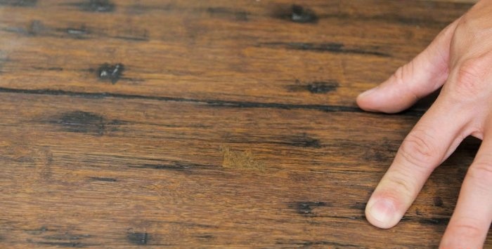 3 spôsoby, ako odstrániť škrabance akejkoľvek hĺbky z dreveného povrchu