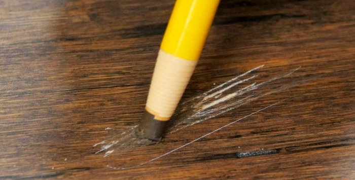 3 maneiras de remover arranhões de qualquer profundidade de uma superfície de madeira