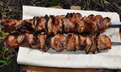 Kebab de porc în sos de soia