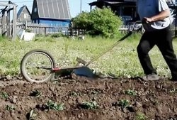 Kaip iš seno dviračio pasidaryti rankinį bulviakalnį