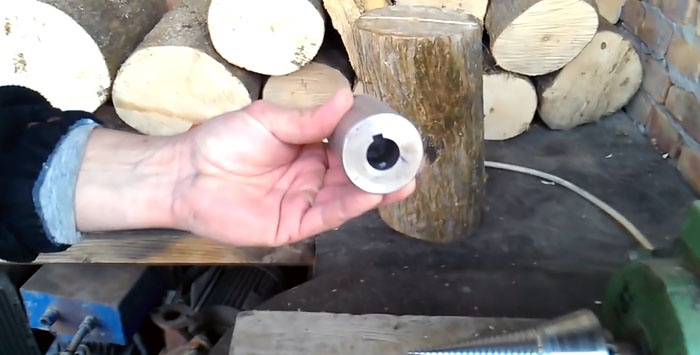 Disenyo at prinsipyo ng pagpapatakbo ng isang screw wood splitter
