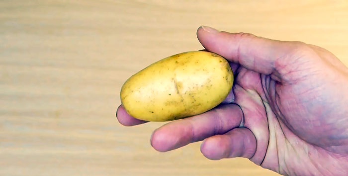 Как да нарежете картофи на спирали с обикновен нож