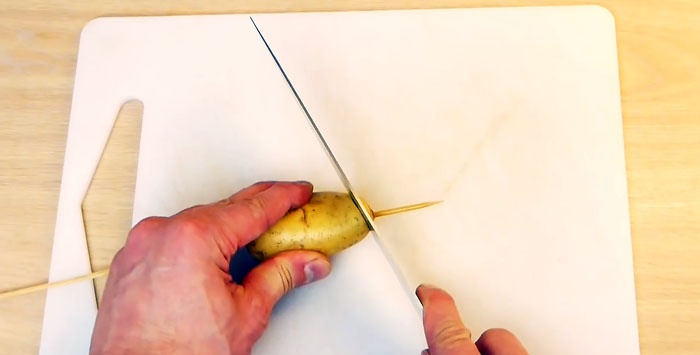 Comment couper des pommes de terre en spirale avec un couteau ordinaire