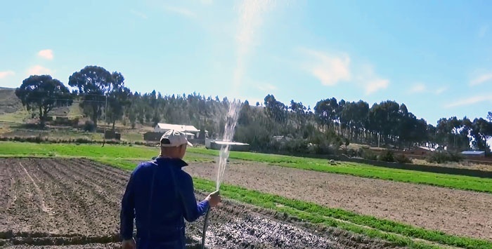 Sådan laver du en solcelledrevet pumpe til vanding af din have