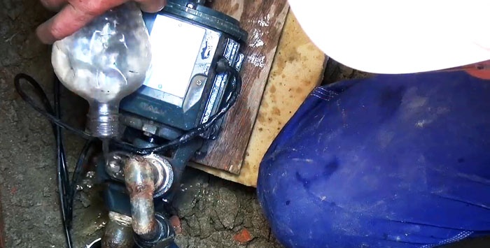 Hur man gör en soldriven pump för att vattna din trädgård
