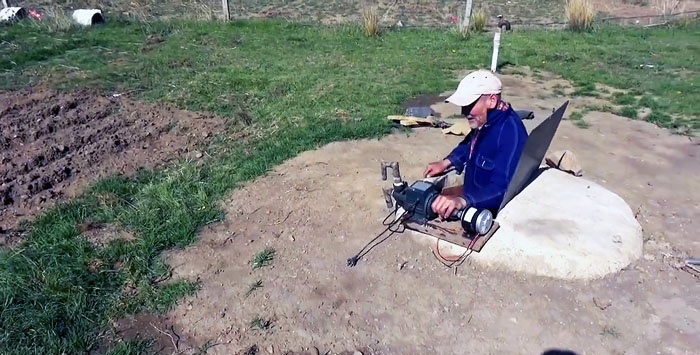 Com fer una bomba d'energia solar per regar el vostre jardí