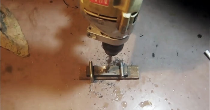 How to make square holes with round drills in a way accessible to everyone