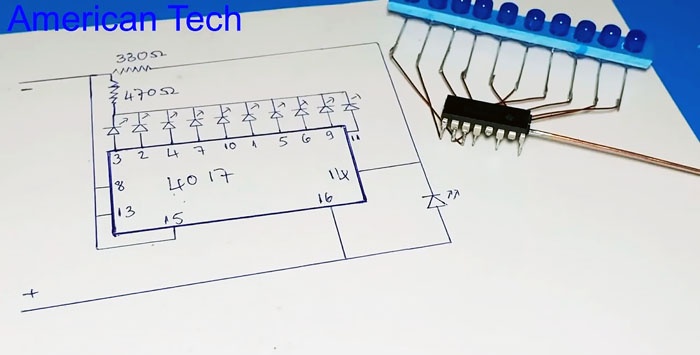 As luzes de funcionamento mais simples em apenas um chip sem programação