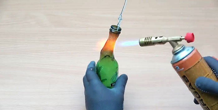 Comment plier le goulot d'une bouteille en verre
