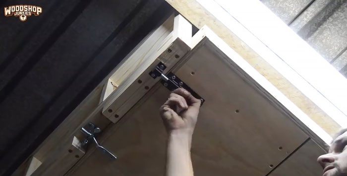 Cara membuat rak gantung di garaj atau bengkel yang tidak memakan ruang