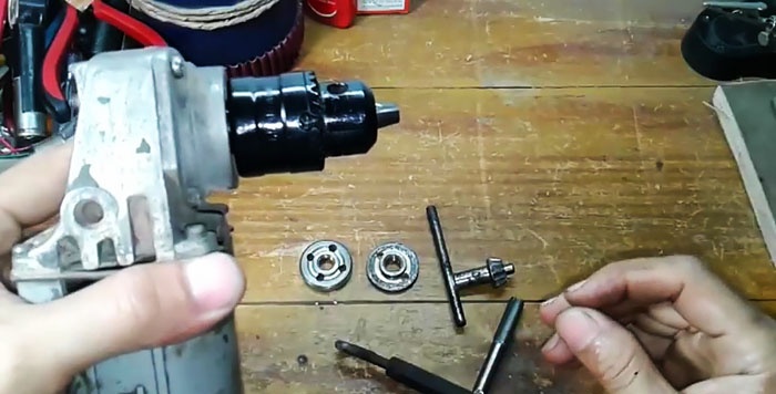 Come installare un mandrino portapunta su una smerigliatrice angolare e perché potrebbe essere utile