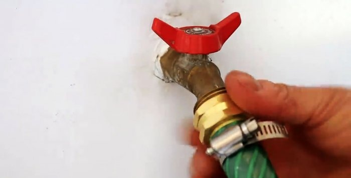 Comment réparer un tuyau d'arrosage endommagé