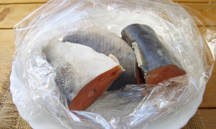 Како киселити смрзнути ружичасти лосос