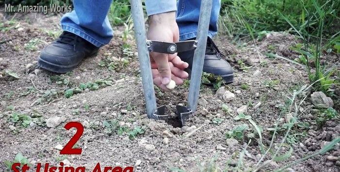 A convenient garden tool that can be used to remove, plant or replant any plant.