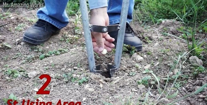 Een handig tuingereedschap waarmee u elke plant kunt verwijderen, planten of herplanten.