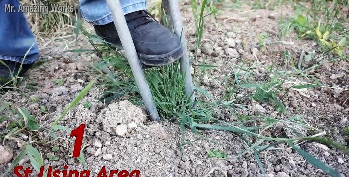 Een handig tuingereedschap waarmee u elke plant kunt verwijderen, planten of herplanten.