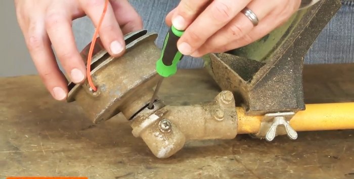 Replacing the lower gearbox of a trimmer brushcutter