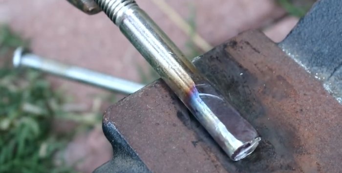 Hur man förvandlar en bult till en fin liten souvenirjaktkniv