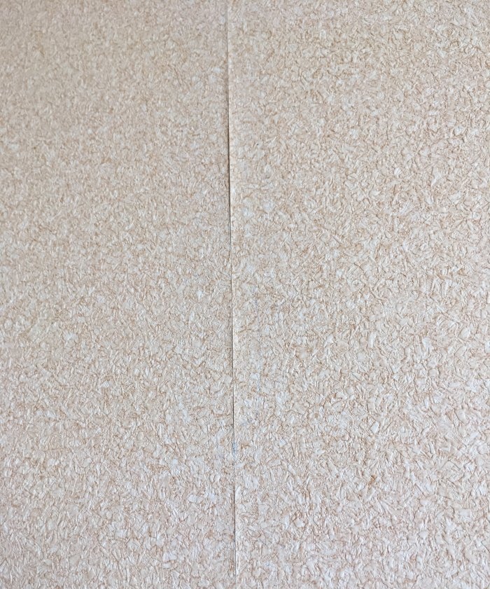 Bagaimana untuk menyamarkan ketidaksempurnaan pada penutup dinding menggunakan kertas dinding buluh