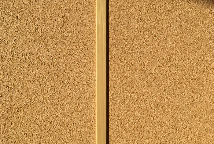 Kako prikriti nesavršenosti zidnih obloga tapetama od bambusa