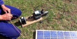 Com fer una bomba d'energia solar per regar el vostre jardí