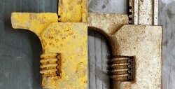 Parts restoration: rust converter against soda hydrolysis