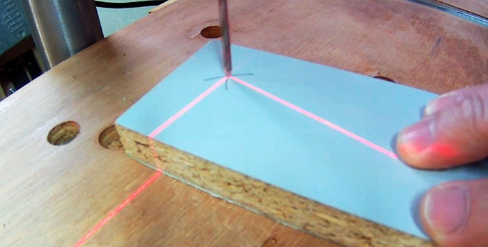 Cómo hacer un puntero láser casero para una perforadora