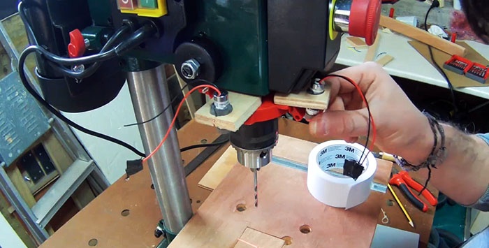 Paano gumawa ng homemade laser pointer para sa isang drilling machine