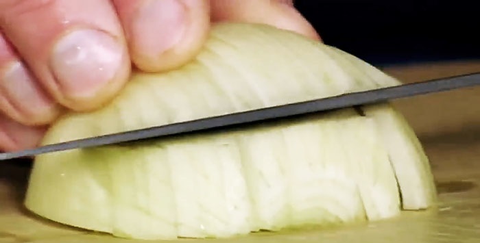Nasihat chef tentang cara memotong bawang dengan cepat