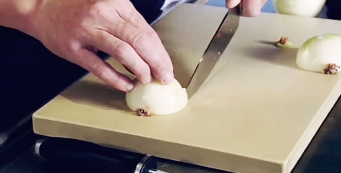 I consigli dello chef su come tritare velocemente le cipolle